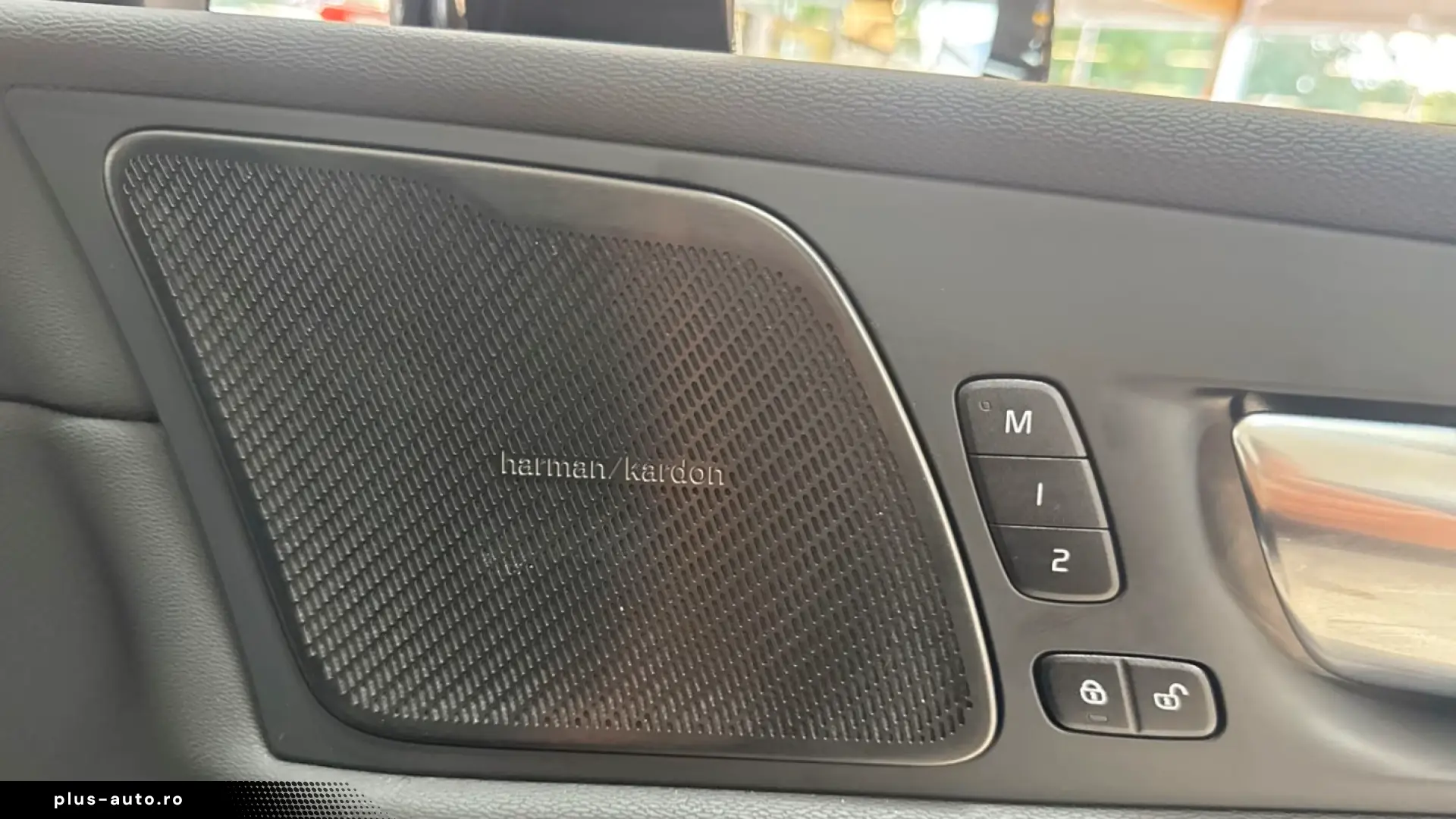 Volvo XC60 T8 Plus Dark Recharge Plug-In Hybrid