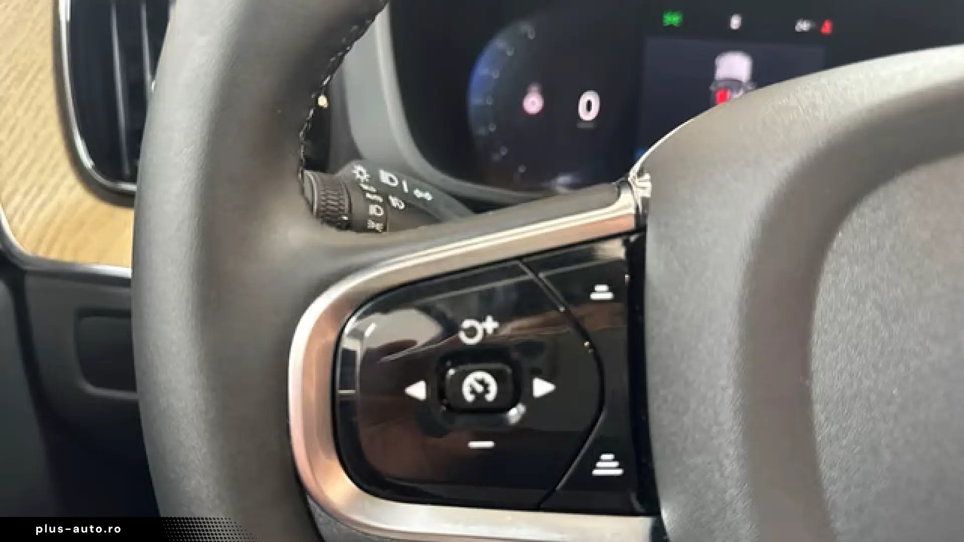 Volvo XC60 T8 Plus Dark Recharge Plug-In Hybrid