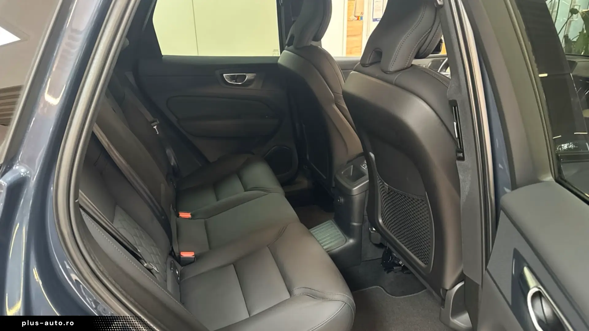 Volvo XC60 T8 Plus Dark Recharge Plug-In Hybrid