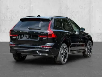 Volvo XC60 B5 Benzin AWD Plus Dark Lagom-Paket