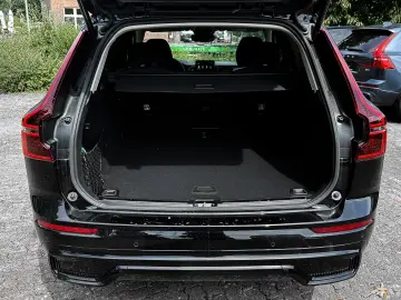 Volvo XC60 B5 Benzin AWD Plus Dark Lagom-Paket