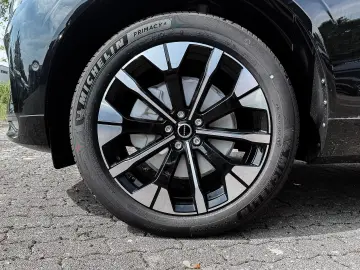 Volvo XC60 B5 Benzin AWD Plus Dark Lagom-Paket