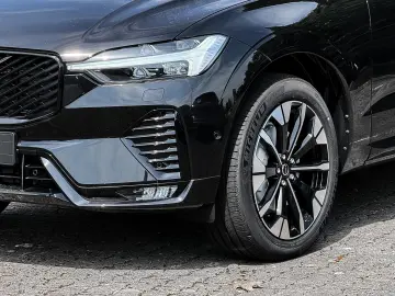 Volvo XC60 B5 Benzin AWD Plus Dark Lagom-Paket