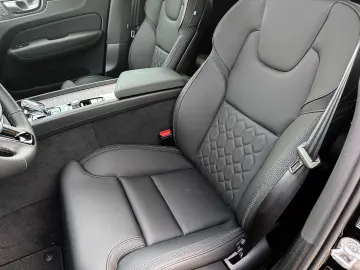 Volvo XC60 B5 Benzin AWD Plus Dark Lagom-Paket