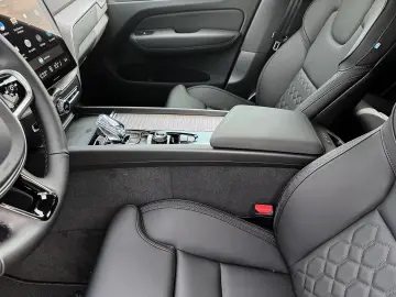 Volvo XC60 B5 Benzin AWD Plus Dark Lagom-Paket