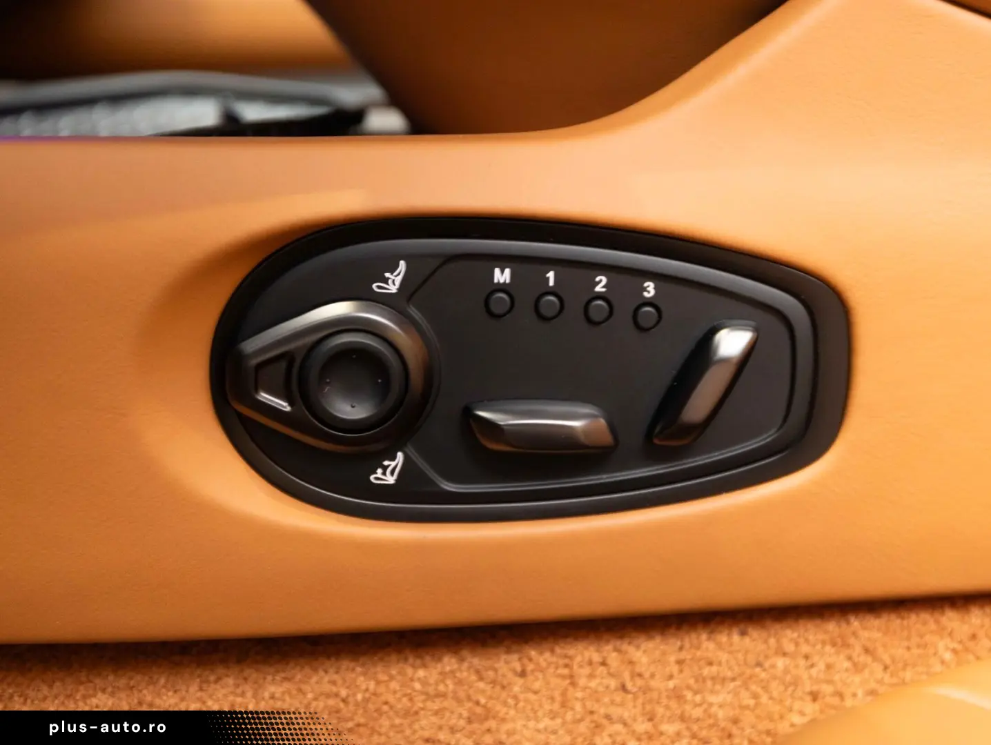 ASTON MARTIN DB12 4.0 V8