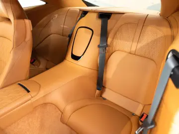 ASTON MARTIN DB12 4.0 V8
