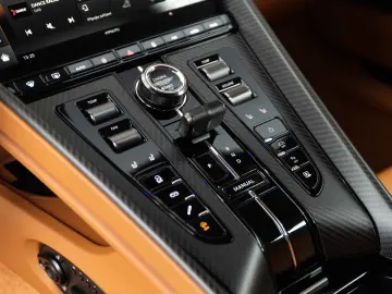 ASTON MARTIN DB12 4.0 V8