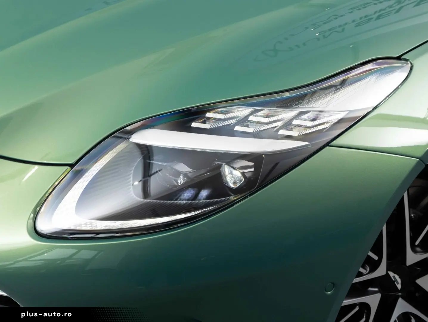 ASTON MARTIN DB12 4.0 V8
