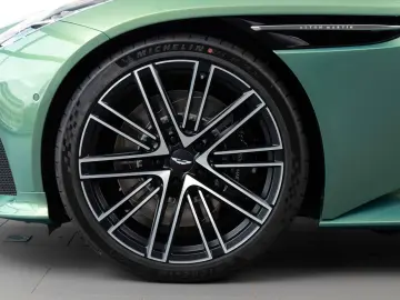 ASTON MARTIN DB12 4.0 V8