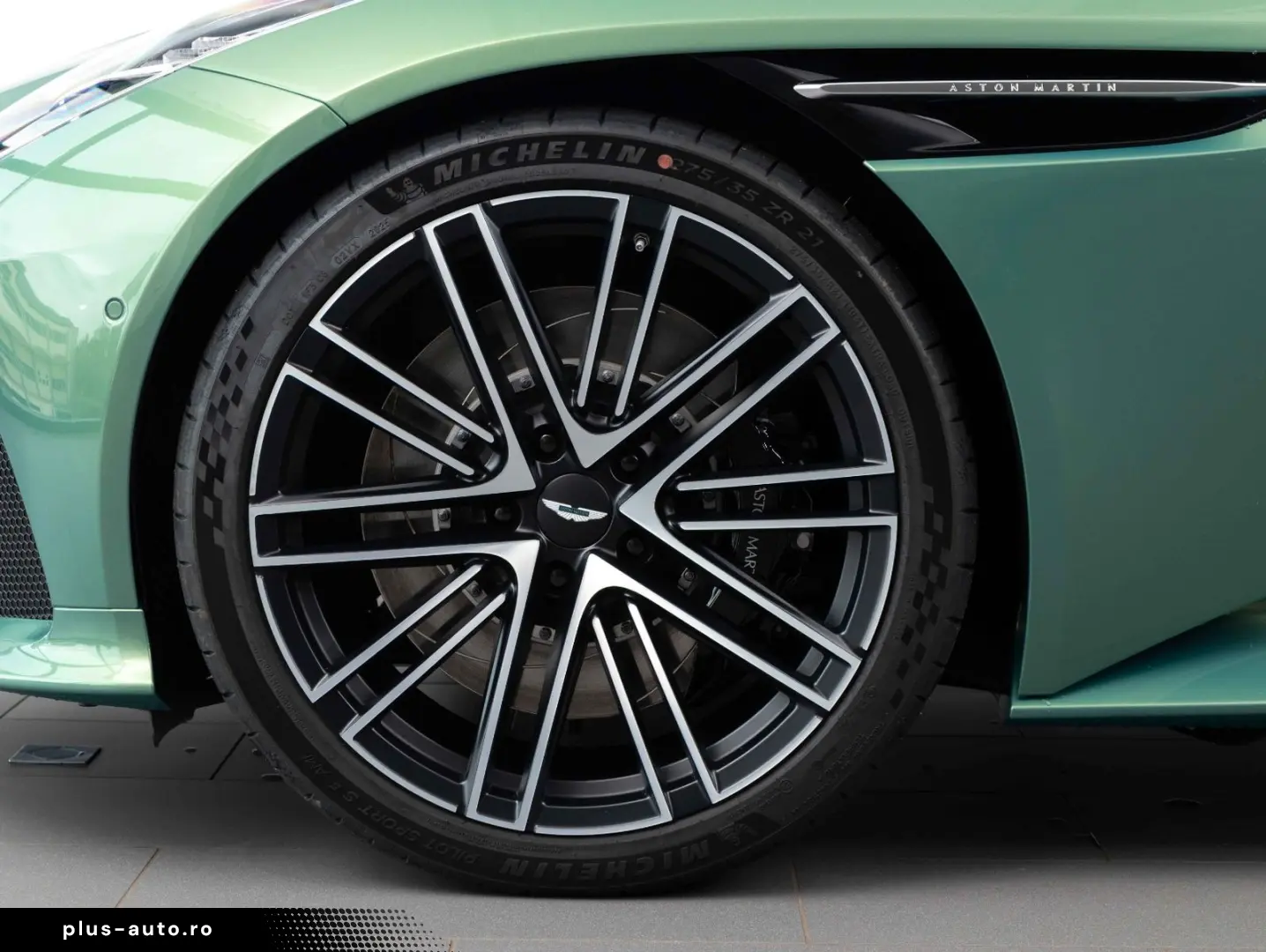ASTON MARTIN DB12 4.0 V8