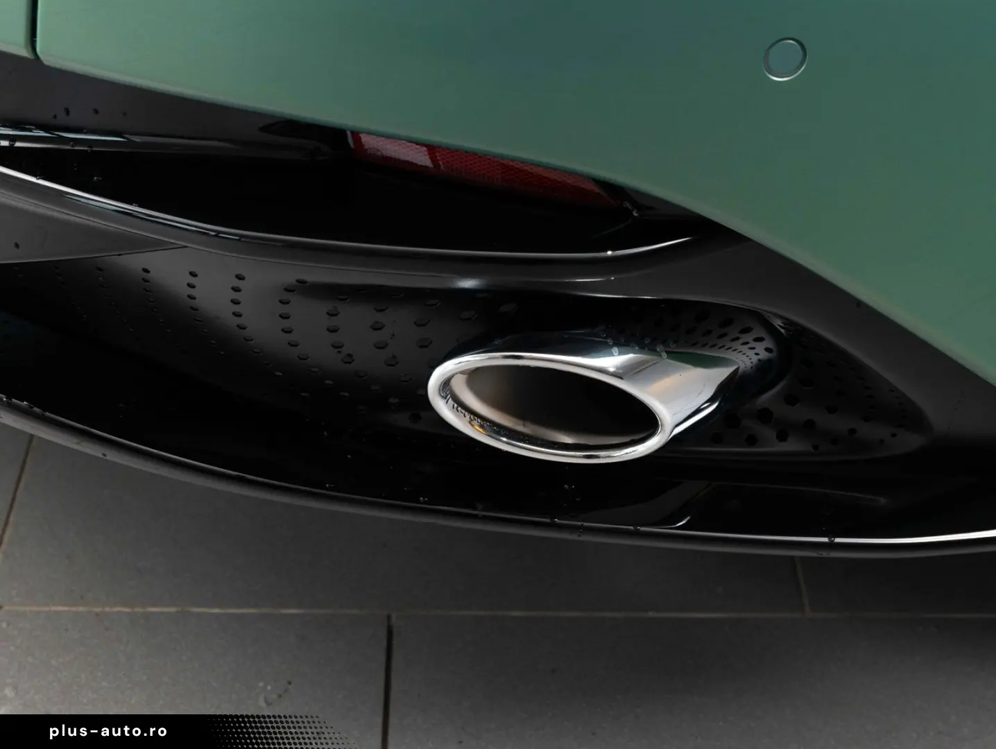 ASTON MARTIN DB12 4.0 V8