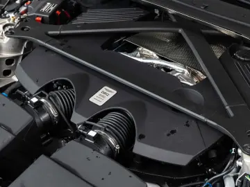 ASTON MARTIN DB12 4.0 V8