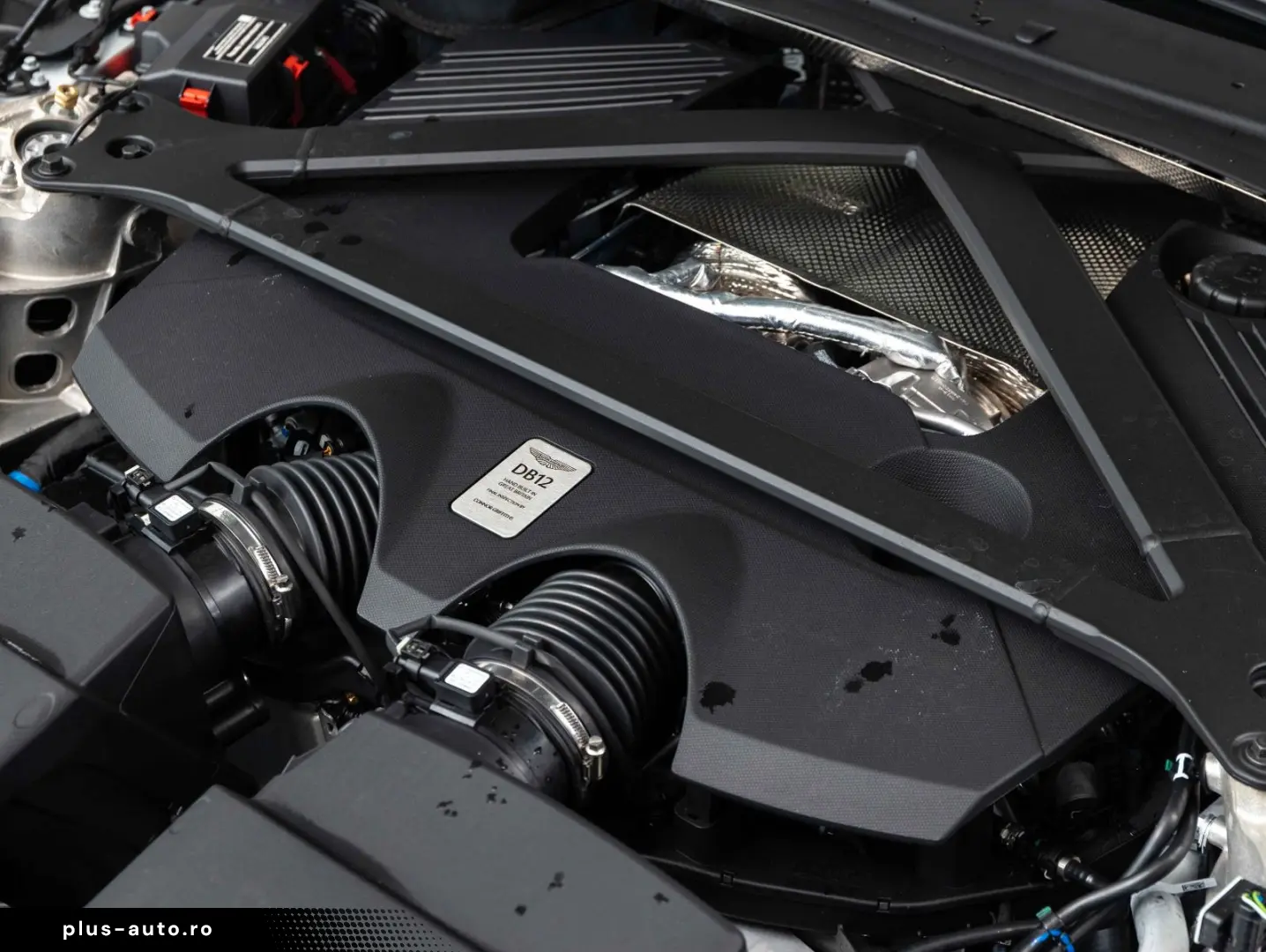 ASTON MARTIN DB12 4.0 V8