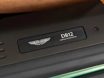 ASTON MARTIN DB12 4.0 V8