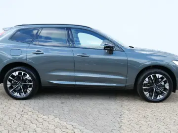 Volvo XC60 T6 AWD Recharge Ultra Dark FOUR