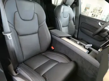 Volvo XC60 T6 AWD Recharge Ultra Dark FOUR