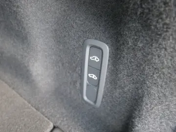 Volvo XC60 T6 AWD Recharge Ultra Dark FOUR