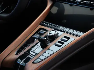 ASTON MARTIN DB12 Coupé NP305K DT DUOTONE 1.HD BOWERS&WILKIN