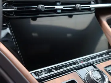 ASTON MARTIN DB12 Coupé NP305K DT DUOTONE 1.HD BOWERS&WILKIN
