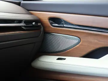 ASTON MARTIN DB12 Coupé NP305K DT DUOTONE 1.HD BOWERS&WILKIN