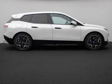 BMW iX xD40 Sport SkyLounge Laser 360 DAB H K 22Zoll