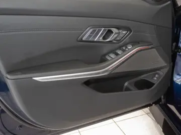 BMW M3 M xDrive Navi HUD RFK eSitze Leder Klimasitze