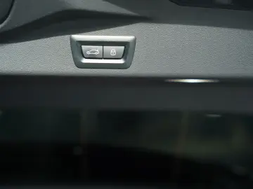 BMW X5 M60 i xD  1.H  22  ACC Sky Lounge H-UP AHK