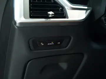 BMW X5 M60 i xD  1.H  22  ACC Sky Lounge H-UP AHK