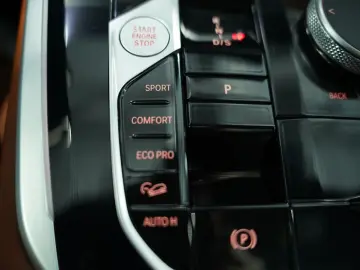 BMW X5 M60 i xD  1.H  22  ACC Sky Lounge H-UP AHK