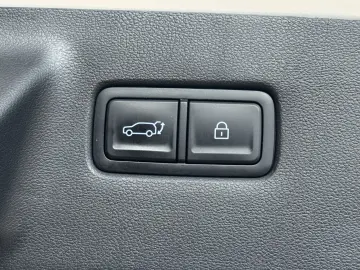 HYUNDAI Santa Fe Plug-In BlackLine 7-Sitzer Leder 4WD