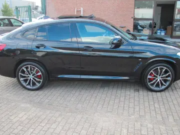 BMW X4 M40d xDrive   340 CP • HUD • PANO • ADAPTIVE M