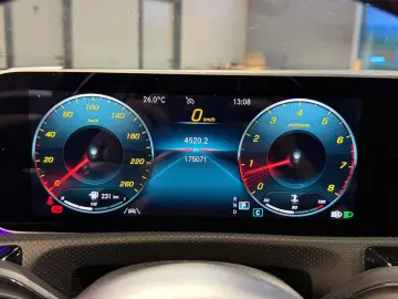 Mercedes-Benz A 220 Limousine 4Matic AMG Line Pano