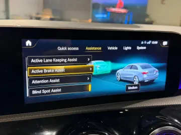 Mercedes-Benz A 220 Limousine 4Matic AMG Line Pano