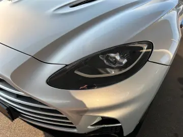 ASTON MARTIN DBX 707