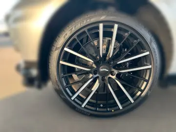 ASTON MARTIN DBX 707