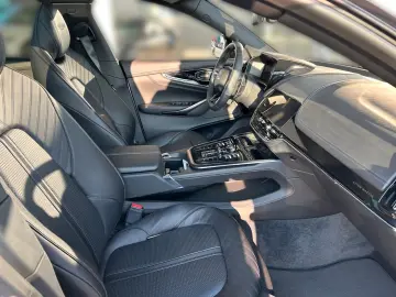 ASTON MARTIN DBX 707