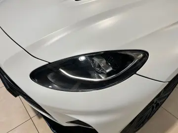 ASTON MARTIN DBX707