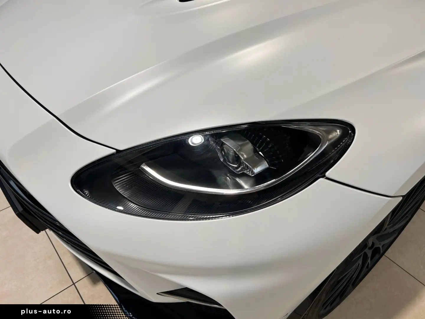 ASTON MARTIN DBX707
