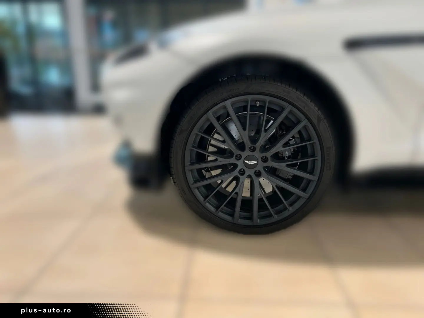 ASTON MARTIN DBX707
