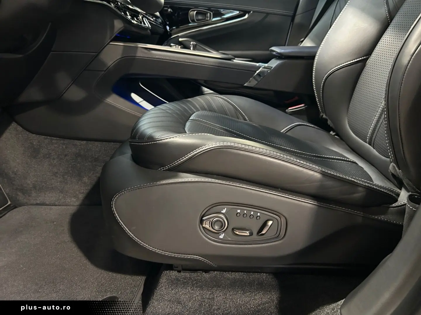 ASTON MARTIN DBX707