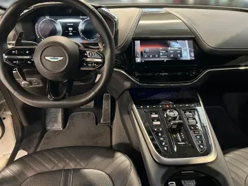 ASTON MARTIN DBX707