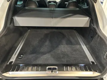 ASTON MARTIN DBX707