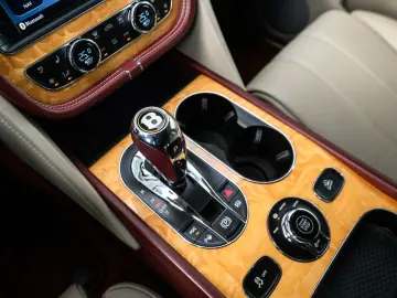 BENTLEY Bentayga V8  Centenary Specification