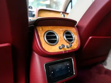 BENTLEY Bentayga V8  Centenary Specification