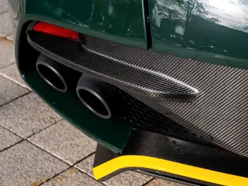 ASTON MARTIN DBS -