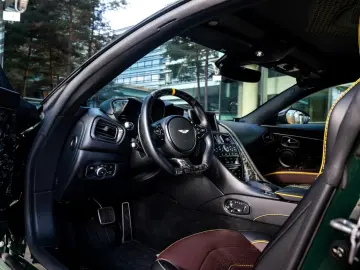 ASTON MARTIN DBS -