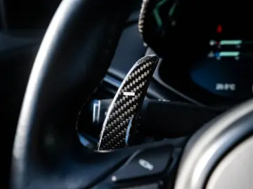 ASTON MARTIN DBS -