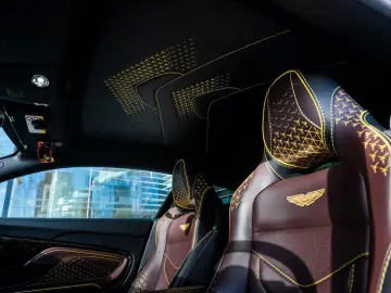 ASTON MARTIN DBS -