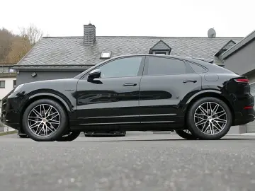 PORSCHE Cayenne Coupe E-Hybrid Black Edition HA-Lenkung